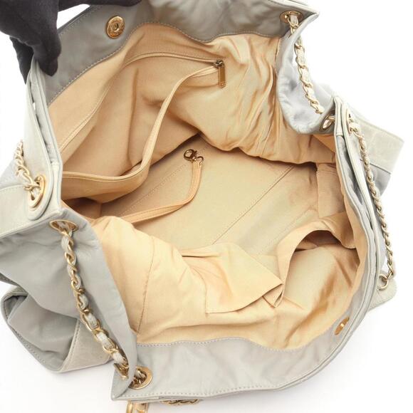 CHANEL Gray Leather Shoulder Bag - Picture 4 of 11